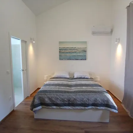 Aci Marina Milna Apartmani * Kovacic