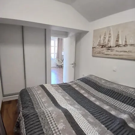 Aci Marina Milna Apartmani * Kovacic
