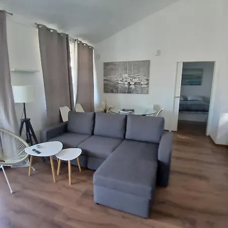 Aci Marina Milna Apartmani
