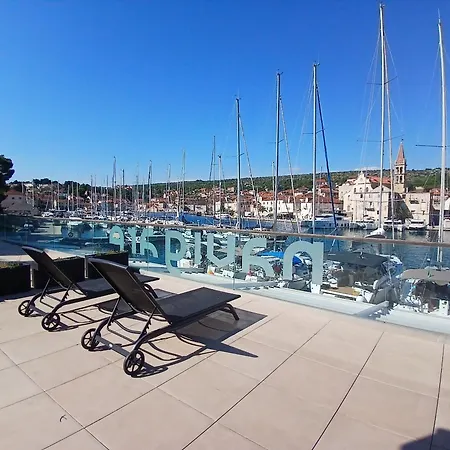 Aci Marina Milna Apartmani * Kovacic