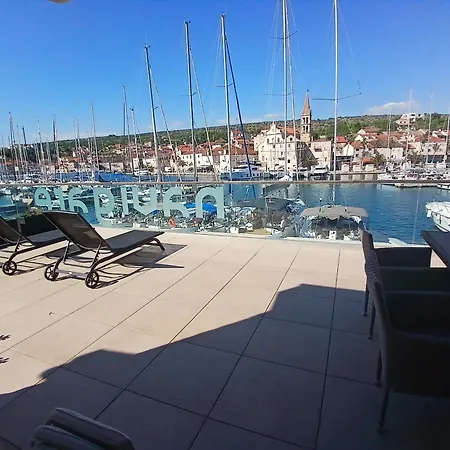 Apartment Aci Marina Milna Apartmani *