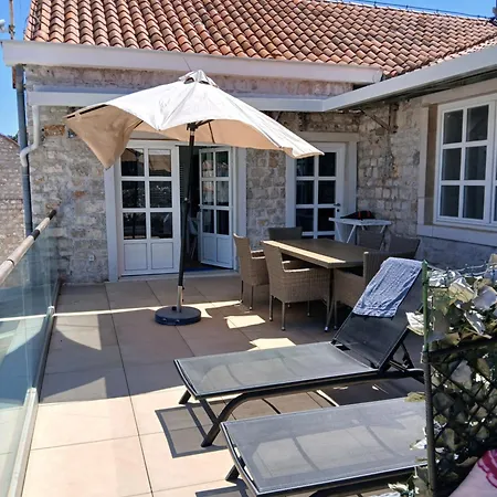 Aci Marina Milna Apartmani *