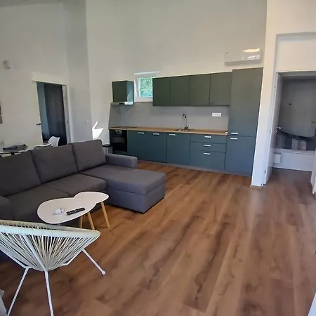 Aci Marina Milna Apartmani Kovacic